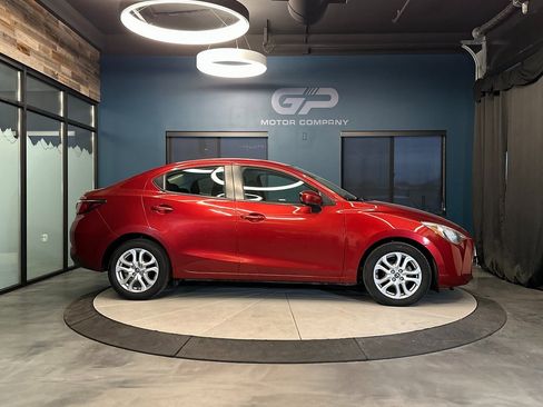 Used 2017 Toyota Yaris iA image 2