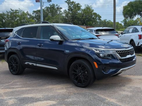 Certified 2022 Kia Seltos Nightfall Edition AWD/4WD image 3
