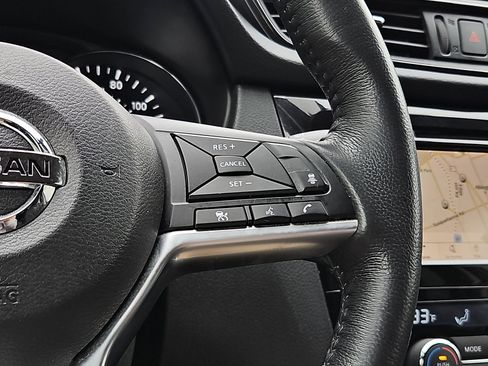 Used 2018 Nissan Rogue SV w/ Premium Package AWD/4WD image 21