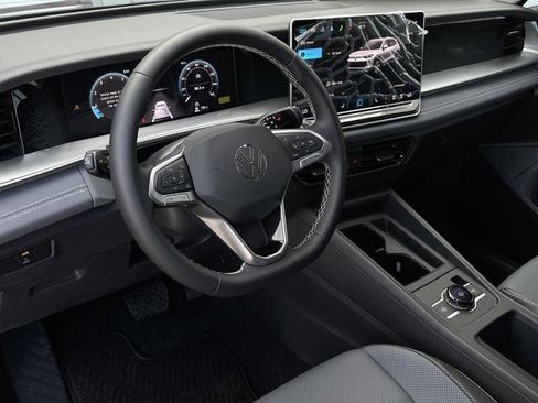 New 2026 Volkswagen Tiguan SE image 12