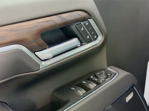 New 2026 GMC Sierra 2500 SLT w/ SLT Premium Package AWD/4WD image 19