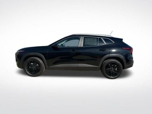 New 2026 Chevrolet Trax ACTIV w/ Sunroof Package FWD image 2