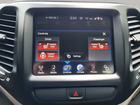 Used 2015 Jeep Cherokee Latitude w/ Cold Weather Group AWD/4WD image 26