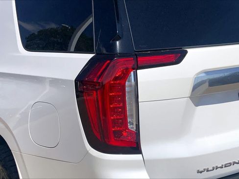 Used 2023 GMC Yukon Denali AWD/4WD image 29