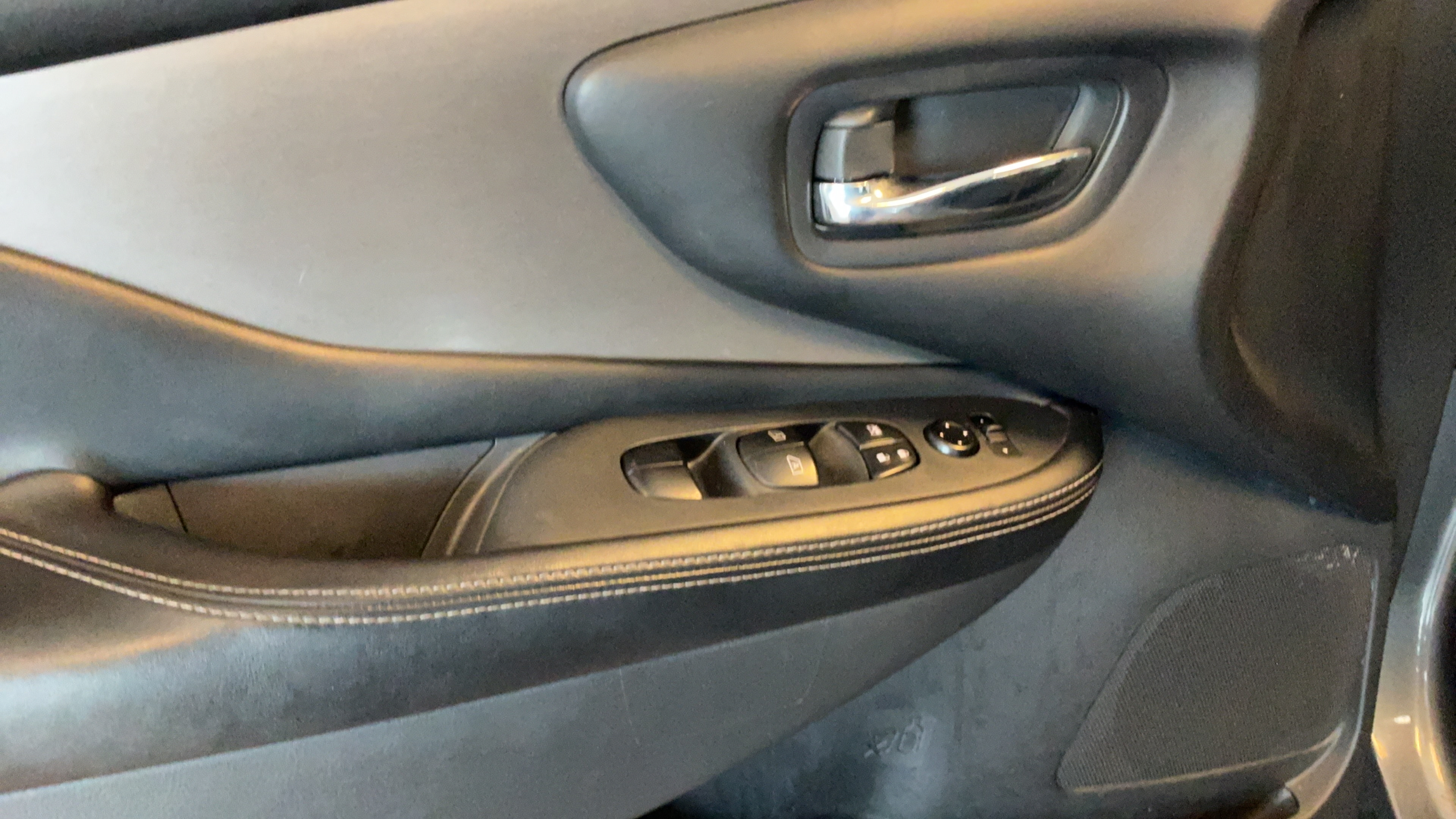 Used 2023 Nissan Murano SV FWD image 19
