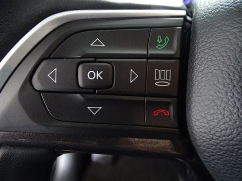 Used 2022 Jeep Grand Cherokee L Laredo AWD/4WD image 7