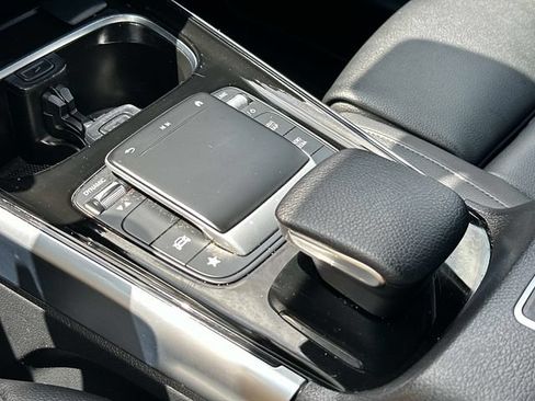 Used 2022 Mercedes-Benz GLB 250 4MATIC image 30