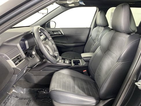 Used 2024 Mitsubishi Outlander SE Black Edition AWD/4WD image 17
