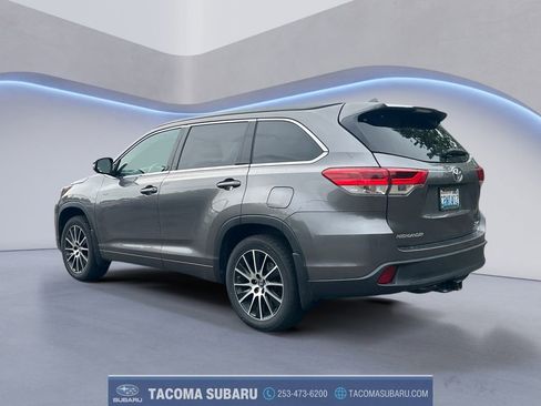 Used 2018 Toyota Highlander SE AWD/4WD image 3