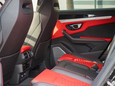 Used 2020 Lamborghini Urus AWD/4WD image 19