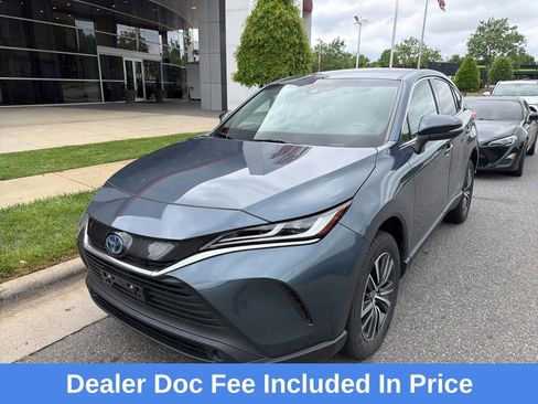 Used 2023 Toyota Venza LE AWD/4WD image 1