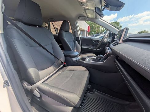 Used 2025 Toyota RAV4 LE FWD image 31