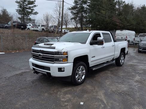 Used 2019 Chevrolet Silverado 2500 High Country w/ Duramax Plus Package image 4