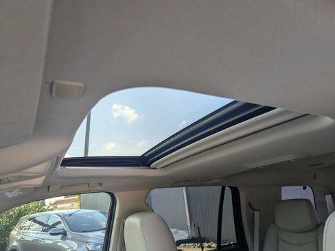 Used 2017 Cadillac Escalade Luxury image 18