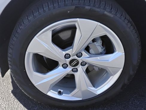 Certified 2025 Audi Q5 2.0T Premium Plus image 11