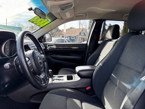 Used 2013 Jeep Grand Cherokee Laredo image 16