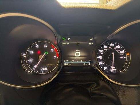 Used 2019 Alfa Romeo Stelvio Ti Sport w/ Quick Order Package 22S Sport AWD/4WD image 10