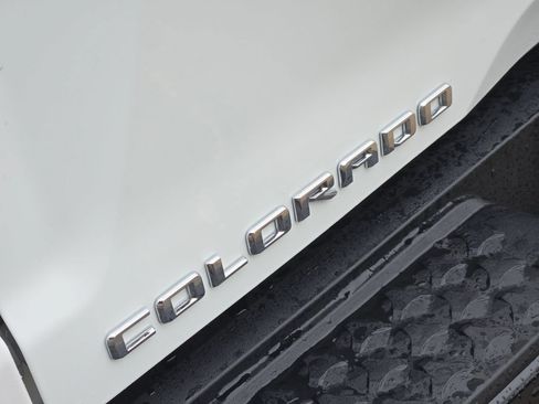 Used 2024 Chevrolet Colorado Z71 w/ Z71 Convenience Package 2 AWD/4WD image 12