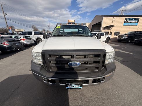 Used 2006 Ford F450 Regular Cab DRW 2WD image 8