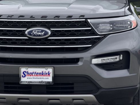 Used 2022 Ford Explorer XLT w/ Equipment Group 202A image 8