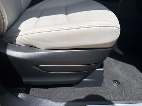 Certified 2025 Lincoln Aviator 2WD image 13