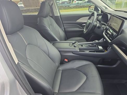 Used 2024 Toyota Grand Highlander Platinum image 10