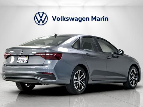 Used 2022 Volkswagen Jetta Sport image 5