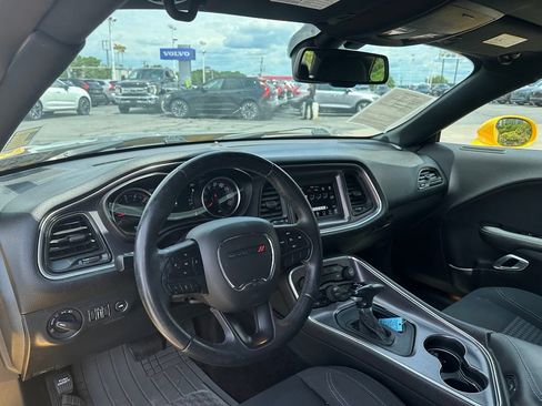 Used 2018 Dodge Challenger SXT RWD image 13