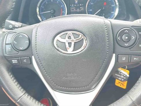 Used 2018 Toyota Corolla SE image 19