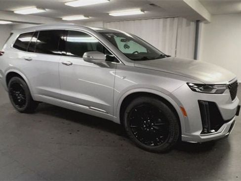 Certified 2020 Cadillac XT6 Premium Luxury image 2