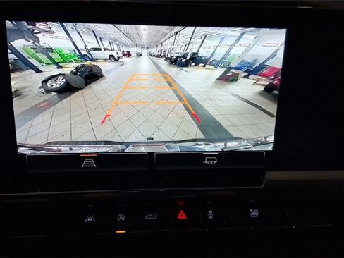 Used 2025 GMC Sierra 1500 SLT image 25