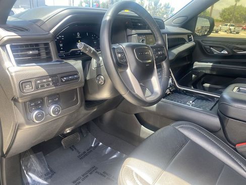 Used 2023 GMC Yukon XL Denali AWD/4WD image 10