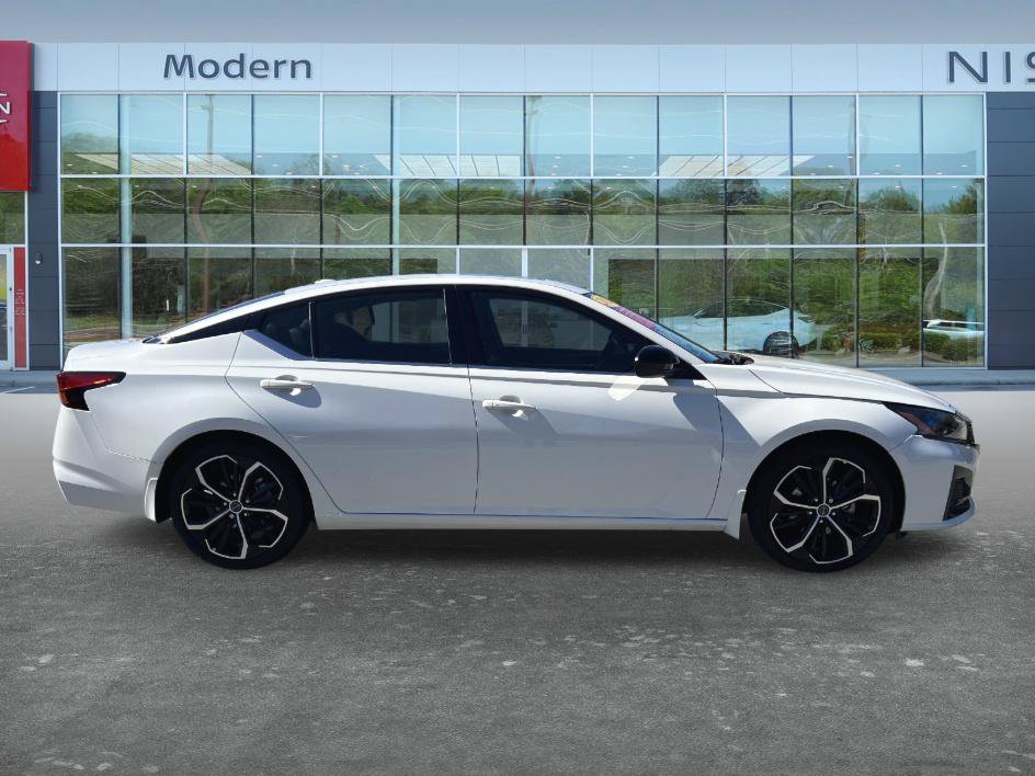 Certified 2024 Nissan Altima 2.5 SR w/ SR Premium Package FWD image 4