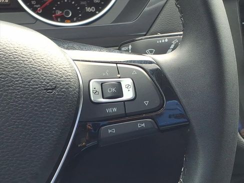 Used 2020 Volkswagen Tiguan SE w/ Panoramic Sunroof Package image 24