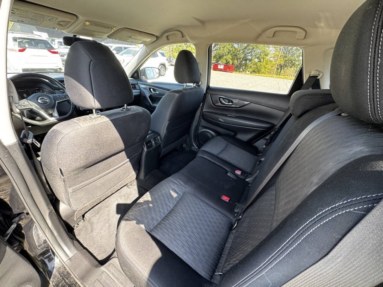 Used 2017 Nissan Rogue SV FWD image 14