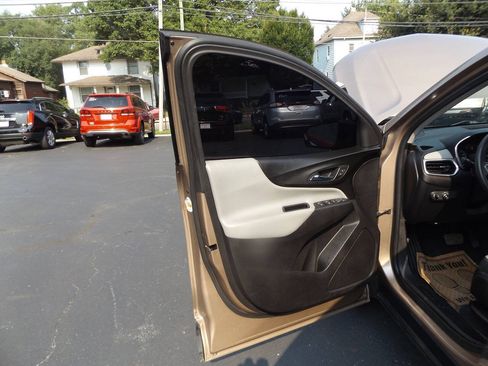 Used 2018 Chevrolet Equinox LS AWD/4WD image 17
