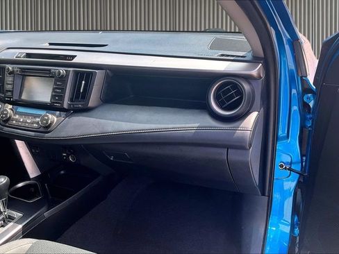 Used 2018 Toyota RAV4 XLE FWD image 18