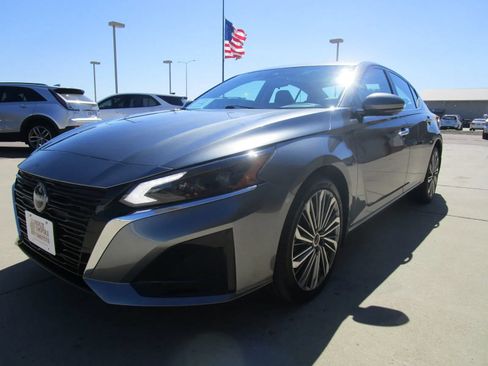 Used 2023 Nissan Altima 2.5 SL AWD/4WD image 5