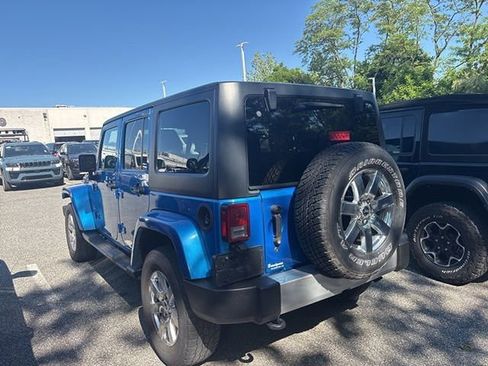 Used 2015 Jeep Wrangler Unlimited Sahara w/ Connectivity Group AWD/4WD image 9