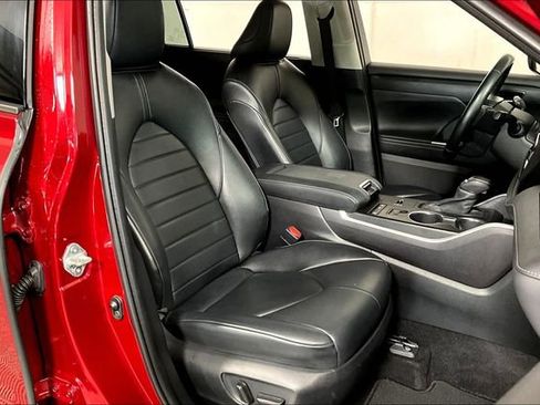 Used 2022 Toyota Highlander XLE image 7