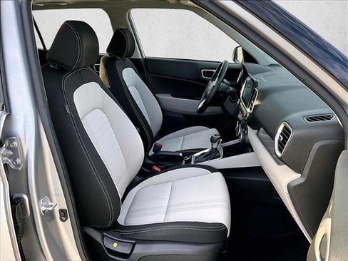 Used 2024 Hyundai Venue SEL image 9