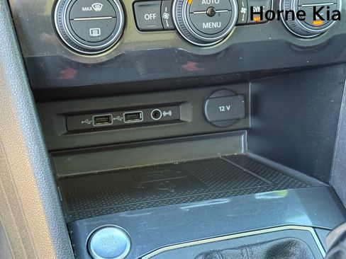 Used 2020 Volkswagen Tiguan SE w/ Panoramic Sunroof Package FWD image 21