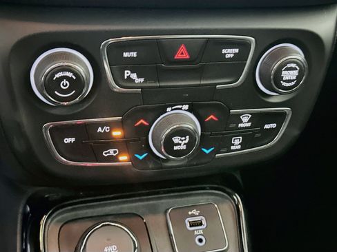 Used 2018 Jeep Compass Limited w/ Navigation Group AWD/4WD image 24