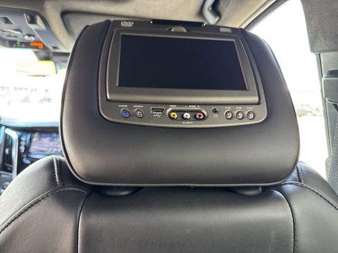 Used 2019 Cadillac Escalade Platinum image 29