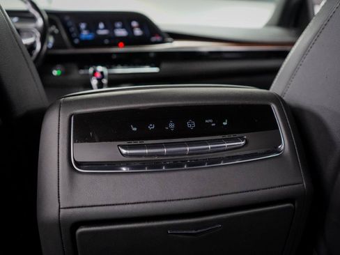 Used 2024 Cadillac Escalade Luxury RWD image 30