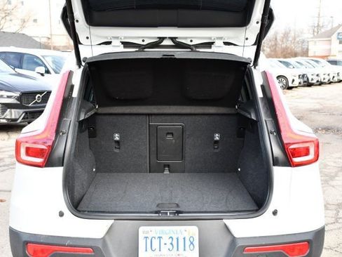 Certified 2025 Volvo XC40 B5 Core image 25