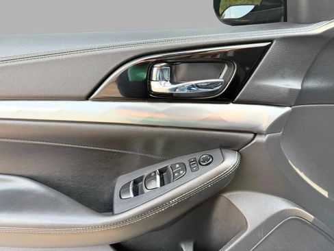 Used 2020 Nissan Maxima 3.5 SV w/ Floor Mat Group FWD image 17