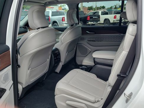 Used 2023 Jeep Grand Cherokee L Summit w/ Advanced Protech Group IV AWD/4WD image 14