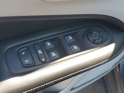 Used 2021 Jeep Compass Latitude AWD/4WD image 16