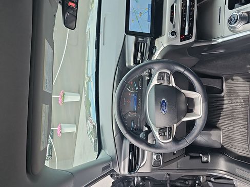 Used 2022 Ford Explorer XLT w/ Equipment Group 202A AWD/4WD image 19